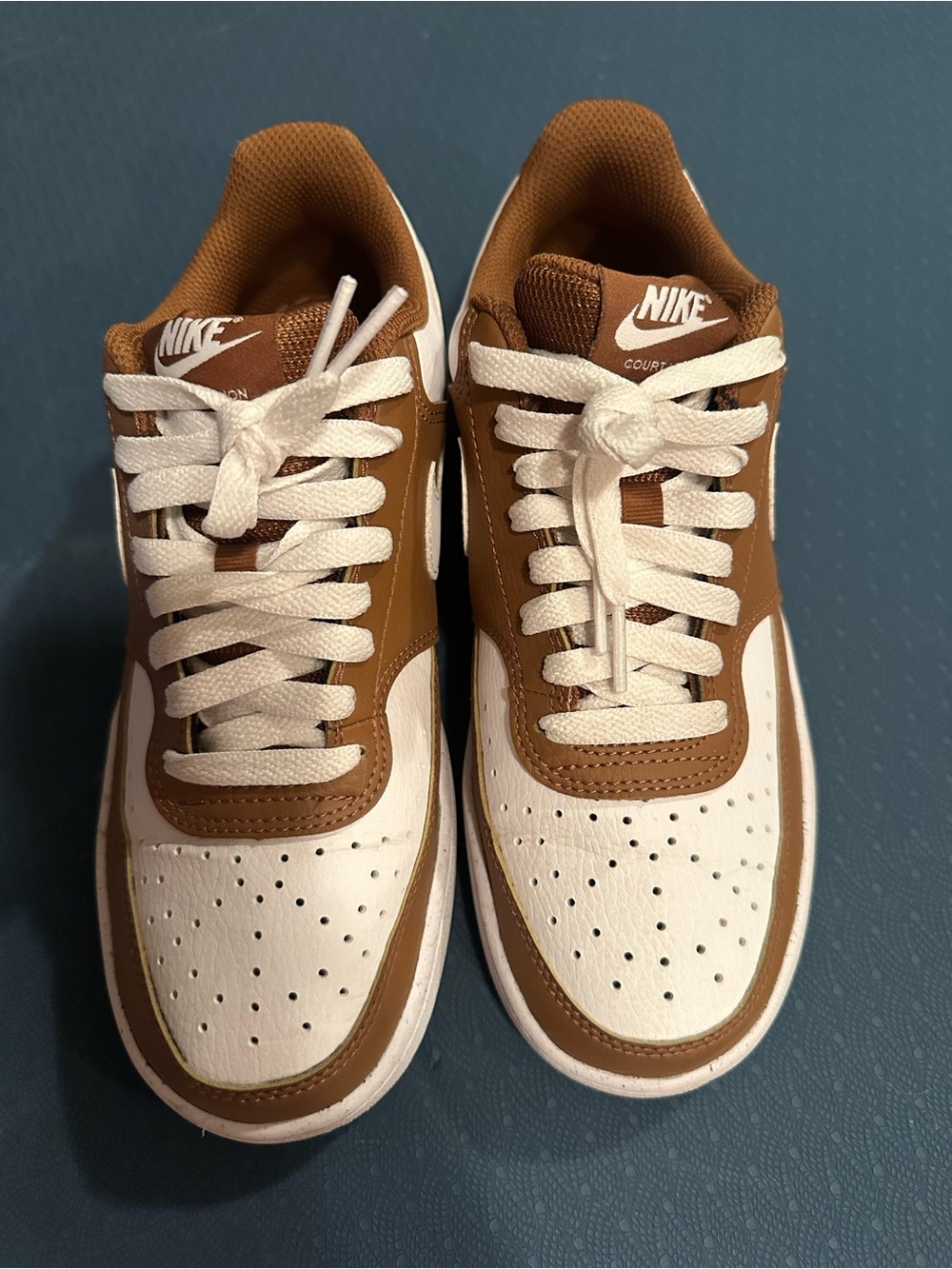 Nike Brown and White Low Top Sneakers - Picture 2 of 4